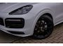 Porsche Cayenne 3.0 E-Hybrid | SoH 91% | SportDesign | Sport Chrono | Pano | Bose | HD Matrix LED PDLS+ | Sportuitlaat | 18 Weg Stoelen | Verwarmd Alcantara Stuurwiel | 22 Inch Turbo GT | PASM Luchtvering | Carplay | Stoelventilatie | Uitgebreid Leder | Dealer Onderhoude