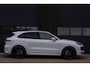 Porsche Cayenne 3.0 E-Hybrid | SoH 91% | SportDesign | Sport Chrono | Pano | Bose | HD Matrix LED PDLS+ | Sportuitlaat | 18 Weg Stoelen | Verwarmd Alcantara Stuurwiel | 22 Inch Turbo GT | PASM Luchtvering | Carplay | Stoelventilatie | Uitgebreid Leder | Dealer Onderhoude