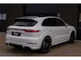 Porsche Cayenne 3.0 E-Hybrid | SoH 91% | SportDesign | Sport Chrono | Pano | Bose | HD Matrix LED PDLS+ | Sportuitlaat | 18 Weg Stoelen | Verwarmd Alcantara Stuurwiel | 22 Inch Turbo GT | PASM Luchtvering | Carplay | Stoelventilatie | Uitgebreid Leder | Dealer Onderhoude