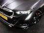 BMW 5-Serie Touring 550e xDrive M-Sport (MAXTON, 4-WIELBESTURING, PANO, HARMAN/KARDON, STOELVENTILATIE, HEAD-UP, SFEERVERLICHTING)