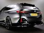 BMW 5-Serie Touring 550e xDrive M-Sport (MAXTON, 4-WIELBESTURING, PANO, HARMAN/KARDON, STOELVENTILATIE, HEAD-UP, SFEERVERLICHTING)