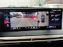 BMW iX M60 112 kWh | Pano/Sky Lounge | Kristal | Expressive Sound | 22" | Trekhaak | Soft-close | Privacyglas