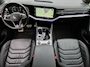 Volkswagen Touareg 3.0 TSi eHybrid 4MOTION R / SOH 86% / Elektrisch wegklapbare trekhaak / Elektrische achterklep / Glazen schuif- en kanteldak / Rondomzicht camera / Stuur- & Stoelverwarming / Trekgewicht 3500 kg / Head Up Display / Adaptief cruise control /