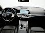 BMW 3-Serie 320e Advantage PHEV 204pk Dealer O.H | SOH 87,2% | Head Up | Adaptive Cruise | Camera | Adaptief Onderstel | Laser LED | Lederen Sportstoelen Memory & Verwarmd | Apple Carplay | Blis | Virtual | Navigatie | DAB | 19"L.M |