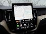 Volvo XC60 2.0 T6 Plug-in hybrid AWD Plus Dark | Schuif/kanteldak | Trekhaak | 360 Camera | Harman Kardon Premium Audio | Head-Up Display | Getint Glas | Stoel + Stuurverwarming |