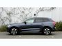 Volvo XC60 2.0 T6 Plug-in hybrid AWD Plus Dark | Schuif/kanteldak | Trekhaak | 360 Camera | Harman Kardon Premium Audio | Head-Up Display | Getint Glas | Stoel + Stuurverwarming |