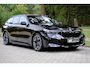 BMW 5-Serie Touring 530e xDrive M-sport | Bowers Wilkins | Drive ass Pro | HUD | 360 | 20" | Elektr. Trekhaak | Keyless | Iconic Glow | Alarm Kl.3 | Etc.