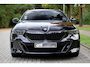 BMW 5-Serie Touring 530e xDrive M-sport | Bowers Wilkins | Drive ass Pro | HUD | 360 | 20" | Elektr. Trekhaak | Keyless | Iconic Glow | Alarm Kl.3 | Etc.