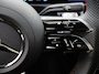 Mercedes-Benz A-klasse 180 Business Solution AMG | Panoramaschuifdak | Night | Premium Plus pakket | Dodehoekassistent | Head-up display | 19-inch Zwarte AMG Velgen |