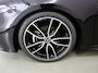 Mercedes-Benz A-klasse 180 Business Solution AMG | Panoramaschuifdak | Night | Premium Plus pakket | Dodehoekassistent | Head-up display | 19-inch Zwarte AMG Velgen |