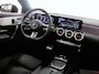 Mercedes-Benz A-klasse 180 Business Solution AMG | Panoramaschuifdak | Night | Premium Plus pakket | Dodehoekassistent | Head-up display | 19-inch Zwarte AMG Velgen |