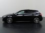 Mercedes-Benz A-klasse 180 Business Solution AMG | Panoramaschuifdak | Night | Premium Plus pakket | Dodehoekassistent | Head-up display | 19-inch Zwarte AMG Velgen |