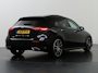 Mercedes-Benz A-klasse 180 Business Solution AMG | Panoramaschuifdak | Night | Premium Plus pakket | Dodehoekassistent | Head-up display | 19-inch Zwarte AMG Velgen |
