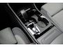 Volvo XC40 B4 Plus Dark | Trekhaak | Verwarmbare voorstoelen en voorruit | Premium audio by Harman Kardon | Apple carplay/Android auto | Adaptieve cruise control |Pilot Assist |