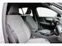Volvo XC40 B4 Plus Dark | Trekhaak | Verwarmbare voorstoelen en voorruit | Premium audio by Harman Kardon | Apple carplay/Android auto | Adaptieve cruise control |Pilot Assist |
