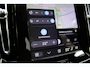 Volvo XC40 B4 Plus Dark | Trekhaak | Verwarmbare voorstoelen en voorruit | Premium audio by Harman Kardon | Apple carplay/Android auto | Adaptieve cruise control |Pilot Assist |