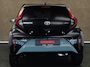 Toyota Aygo X Hybrid 115 pulse - DIRECT UIT VOORRAAD LEVERBAAR - EASY PACK (PARKEERSENSOREN VOOR & ACHTER / KEYLESS ENTRY) - VOORSTOELEN VERWARMD - KEYLESS START - CLIMATE CONTROL - APPLE CARPLAY/ANDROID AUTO - ACHTERUITRIJCAMERA - CRUISE CONTROL ADAPTIEF - DRAADLOZE TELEFOONLADER - TWO TONE