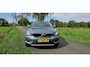 Volvo XC40 2.0 T4 Momentum Pro 1800KG Trekgewicht / Trekhaak / Stuur -en Stoelverwarming / Achterbank verwarmd / Elektr. voorstoel / Elektr. Koffer. / Parkeersensoren / Navigatie via App /