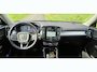 Volvo XC40 2.0 T4 Momentum Pro 1800KG Trekgewicht / Trekhaak / Stuur -en Stoelverwarming / Achterbank verwarmd / Elektr. voorstoel / Elektr. Koffer. / Parkeersensoren / Navigatie via App /