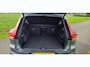 Volvo XC40 2.0 T4 Momentum Pro 1800KG Trekgewicht / Trekhaak / Stuur -en Stoelverwarming / Achterbank verwarmd / Elektr. voorstoel / Elektr. Koffer. / Parkeersensoren / Navigatie via App /