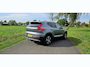 Volvo XC40 2.0 T4 Momentum Pro 1800KG Trekgewicht / Trekhaak / Stuur -en Stoelverwarming / Achterbank verwarmd / Elektr. voorstoel / Elektr. Koffer. / Parkeersensoren / Navigatie via App /