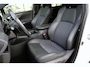 Toyota RAV4 2.5 Hybrid Bi-Tone Automaat | Apple CarPlay & Android Auto | JBL premium audio met 9 JBL speakers incl. subwoofer | Toyota Touch® 2 Go Plus navigatiesysteem | Ruitenwisser ontdooier vóór (benzine) | B