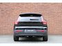 Volvo EX40 Twin Motor Performance Ultra Black Edition | Panoramadak | Elektrisch Verstelbare Voorstoelen | 360 Graden Camera | Adaptieve Bochtverlichting | Pilot Assist | Apple Carplay | Standkachel | 20'' Lichtmetalen Velgen