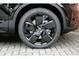 Volvo EX40 Twin Motor Performance Ultra Black Edition | Panoramadak | Elektrisch Verstelbare Voorstoelen | 360 Graden Camera | Adaptieve Bochtverlichting | Pilot Assist | Apple Carplay | Standkachel | 20'' Lichtmetalen Velgen