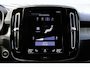 Volvo XC40 1.5 T5 Recharge Inscription | Dealeronderhouden | Glazen Schuif-/Kanteldak | Semi Elektrisch Inklapbare Trekhaak | 19-inch Lichtmetalen Velgen | All-Season Banden | Lederen Bekleding Amber | Elektrisch Verstelbare Voorstoelen Met Geheugen | Adaptieve Cruise Control | Pilot Assist | Stuurverwarming | Stoelverwarming | Geint Glas | Keyless | Elektrische Achterklep Met Sensorsturing | Parkeersensoren Voor en Achter | Achteruitrijcamera | BLIS | Carplay/Android Auto |