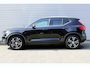 Volvo XC40 1.5 T5 Recharge Inscription | Dealeronderhouden | Glazen Schuif-/Kanteldak | Semi Elektrisch Inklapbare Trekhaak | 19-inch Lichtmetalen Velgen | All-Season Banden | Lederen Bekleding Amber | Elektrisch Verstelbare Voorstoelen Met Geheugen | Adaptieve Cruise Control | Pilot Assist | Stuurverwarming | Stoelverwarming | Geint Glas | Keyless | Elektrische Achterklep Met Sensorsturing | Parkeersensoren Voor en Achter | Achteruitrijcamera | BLIS | Carplay/Android Auto |