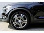 Volvo XC40 1.5 T5 Recharge Inscription | Dealeronderhouden | Glazen Schuif-/Kanteldak | Semi Elektrisch Inklapbare Trekhaak | 19-inch Lichtmetalen Velgen | All-Season Banden | Lederen Bekleding Amber | Elektrisch Verstelbare Voorstoelen Met Geheugen | Adaptieve Cruise Control | Pilot Assist | Stuurverwarming | Stoelverwarming | Geint Glas | Keyless | Elektrische Achterklep Met Sensorsturing | Parkeersensoren Voor en Achter | Achteruitrijcamera | BLIS | Carplay/Android Auto |