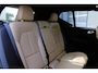 Volvo XC40 1.5 T5 Recharge Inscription | Dealeronderhouden | Glazen Schuif-/Kanteldak | Semi Elektrisch Inklapbare Trekhaak | 19-inch Lichtmetalen Velgen | All-Season Banden | Lederen Bekleding Amber | Elektrisch Verstelbare Voorstoelen Met Geheugen | Adaptieve Cruise Control | Pilot Assist | Stuurverwarming | Stoelverwarming | Geint Glas | Keyless | Elektrische Achterklep Met Sensorsturing | Parkeersensoren Voor en Achter | Achteruitrijcamera | BLIS | Carplay/Android Auto |