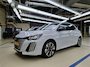 Peugeot 208 Allure 1.2 110Pk Hybrid 8 Jaar Garantie! | Navigatie | Carplay | Clima | Cruise 16'' LMV | GROOT SCHERM! | Parkeersensoren V+A ! | | 10" touchscreen met DAB+ radio en Wireless Mirror Screen (Apple CarPlay / Android Auto ) | 10” HD-touchscreen | 16’’ lichtmetalen velgen ‘NOMA’, afgewerkt in zwart Orbital met glanzende mat