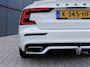 Volvo S60 2.0 B3 R-Design | Incl. 12 maanden garantie | Trekhaak | Achteruitrijcamera | Parkeersensoren | Stoelverwarming | Stuurverwarming | Voorruit verwarmd | Stoelgeheugen | Elektrische verstelbare stoelen | Lichtmetalen velgen | Dodehoekdetectie