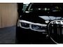 BMW 7-Serie 745Le xDrive Executive Lounge HUD 360 ° Matrix ACC Leder Navi PDC Memory seats Elektr. bedienbaar achterklep Sky lounge Stoelventilatie voor & achter Stoelverwarming voor & achter TV tuner Harman Kardon Softclose Entertainment system achter LM velgen
