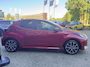 Toyota Yaris 1.5 Hybrid 115 Dynamic STOEL/STUURVERW LED KEYLESS PARK-SENSOREN BLIND SPOT NAVI CAMERA AD-CRUISE CLIMA APPLE/ANDROID 16'' LM-VELGEN
