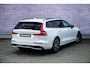 Volvo V60 2.0 T8 Plug-in Hybrid AWD Plus Dark | PHEV Long Range | Trekhaak | Sportstoelen | Panoramadak | Harman Kardon Audio | Head-up Display | 360 Graden Camera | Stoelverwarming voor en achter | Keyless Entry | Elektrische Achterklep | Elektrisch Verstelbare Voorstoelen | Cruise Control Adaptief | BLIS | Google Navigatie | Apple Carplay | Android Auto