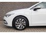 Volkswagen Golf 1.4 eHybrid 204pk Style | SoH 93% | Navigatie | Ergonomische Bestuurdersstoel | All Seasonbanden