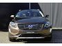 Volvo XC60 T5 FWD Summum | Fullmap Navigatie | Parkeercamera achter | Keyless entry & Start | Elektrisch verstelbare bestuurdersstoel met memory | BLIS | Xenon verlichting | Trekhaak |
