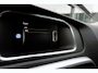 Volvo V40 2.0 T2 Nordic+ Dealer onderhouden | Standkachel | Trekhaak | LED verlichting | 16 inch lichtmetalen velgen | Stoelverwarming | Verwarmbare voorruit | Sensus Full-map navigatie | Bluetooth telefoonvoorbereiding