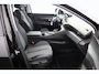 Peugeot 3008 1.2 PureTech Blue Lease Premium/ D-Riem verv: 98.000 KM!/ Virtual Dashb./ Automaat/ Camera/ 18'' LMV/ Apple + Android/ Half-Leder/ Keyless/ PDC V+A/ Navi/ Dode-Hoek DET./ Chroom/ Lane-Assist./ Cruise.