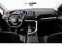 Peugeot 3008 1.2 PureTech Blue Lease Premium/ D-Riem verv: 98.000 KM!/ Virtual Dashb./ Automaat/ Camera/ 18'' LMV/ Apple + Android/ Half-Leder/ Keyless/ PDC V+A/ Navi/ Dode-Hoek DET./ Chroom/ Lane-Assist./ Cruise.
