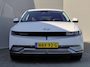 Hyundai Ioniq 5 Lounge 77.4 kWh / SOH 99% / Fabrieksgarantie tot 07-2028 / Dealer onderhouden / 1.600 kg afn. trekhaak / head-up display / Stoelventilatie / Stuur-, stoel- & achterbankverwarming / 20"  LM wielen / warmtepomp / CCS snellader /