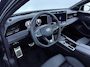 Volkswagen Passat Variant 1.5 eHybrid R-Line Edition 272 pk Automaat (DSG) | Verlengde garantie | Navigatie | Panoramadak | Trekhaak (wegklapbaar) | Parkeersensoren (Park assist) | Rondomzicht camera | Head-up display | Black Style pakket | R-Line |