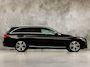 Mercedes-Benz C-klasse 180 AMG Sport Automaat (GROOT NAVI, PANAMERICANA GRILL, LEDER, STOELVERWARMING, GETINT GLAS, SPORTSTOELEN, CRUISE, NIEUWE APK, NIEUWSTAAT)