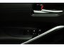 Toyota Corolla Cross Hybrid 200 Style | Stoelverwarming | Parkeersensoren | Half lederen bekleding | Licht metalen velgen | Elektrische achterklep |