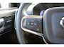Volvo XC40 B4 Plus Dark | parkeersensoren voor & achter | Achteruitrijcamera | Trekhaak | Verwarmbare voorstoelen, stuurwiel en voorruit | Premium audio by Harman Kardon | Apple carplay/Android auto | All-season banden | Elektrisch verstelbare stoelen met geheugen.