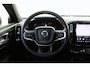 Volvo XC40 B4 Plus Dark | parkeersensoren voor & achter | Achteruitrijcamera | Trekhaak | Verwarmbare voorstoelen, stuurwiel en voorruit | Premium audio by Harman Kardon | Apple carplay/Android auto | All-season banden | Elektrisch verstelbare stoelen met geheugen.
