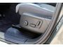Volvo XC40 B4 Plus Dark | parkeersensoren voor & achter | Achteruitrijcamera | Trekhaak | Verwarmbare voorstoelen, stuurwiel en voorruit | Premium audio by Harman Kardon | Apple carplay/Android auto | All-season banden | Elektrisch verstelbare stoelen met geheugen.