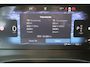 Volvo XC40 B4 Plus Dark | parkeersensoren voor & achter | Achteruitrijcamera | Trekhaak | Verwarmbare voorstoelen, stuurwiel en voorruit | Premium audio by Harman Kardon | Apple carplay/Android auto | All-season banden | Elektrisch verstelbare stoelen met geheugen.